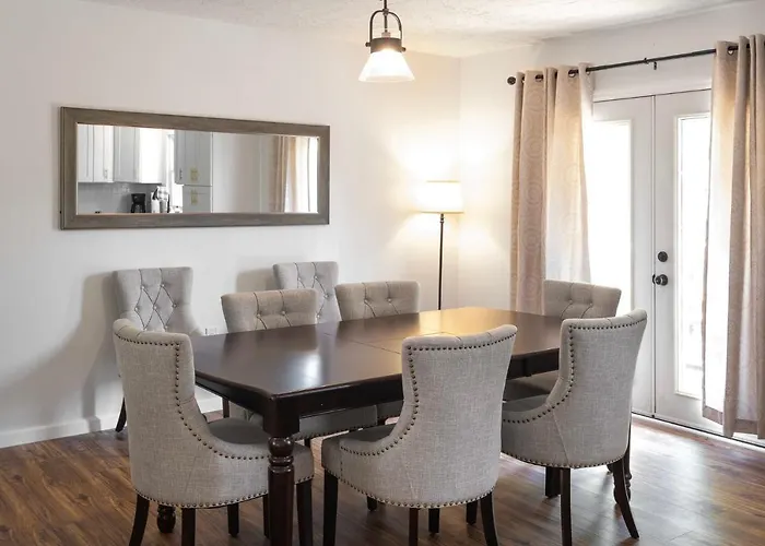 3Br Home For 8 - Only 5 Minutes To Ark - Foosball