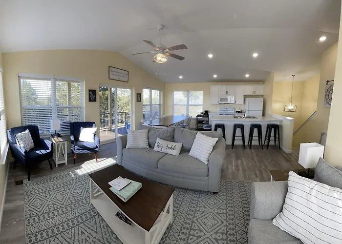 100 Acre Relaxing Retreat Near Ark- The Farmhouse