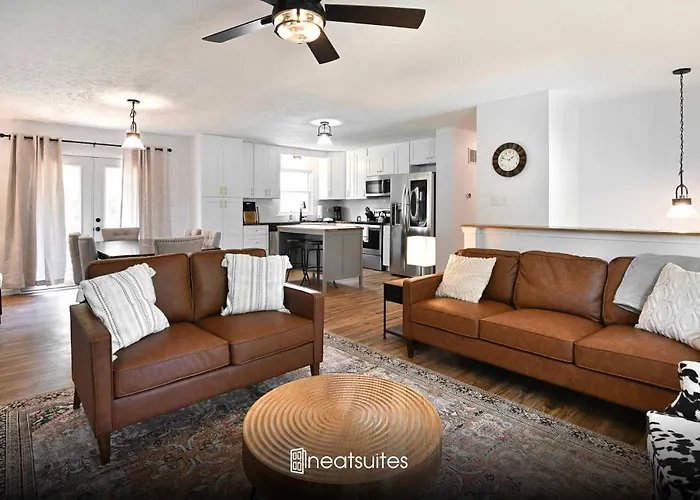 3Br Home For 8 - Only 5 Minutes To Ark - Foosball